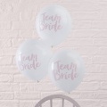 Bílé balonky s nápisem Team Bride